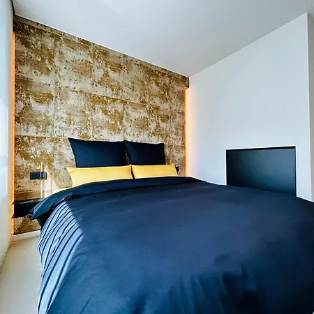 Serenity 1201 * Ostend